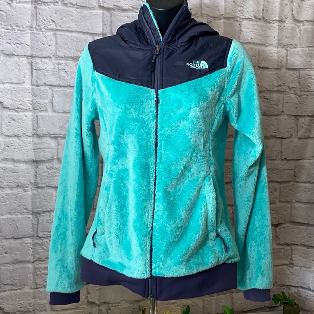 ❄️ fuzzy north face jacket 💙